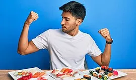 Czy sushi jest fit? I czy warto wprowadzić je do diety, kiedy ćwiczysz?